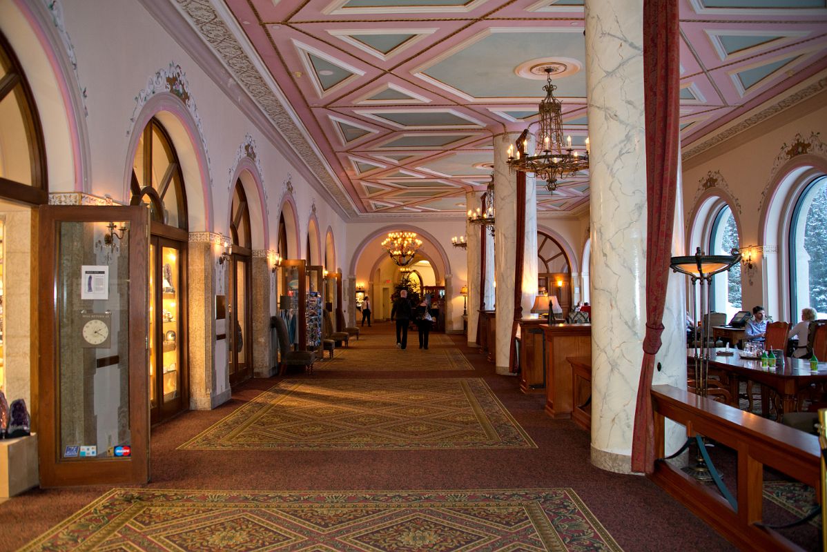 10A Lakeview Lounge At Chateau Lake Louise